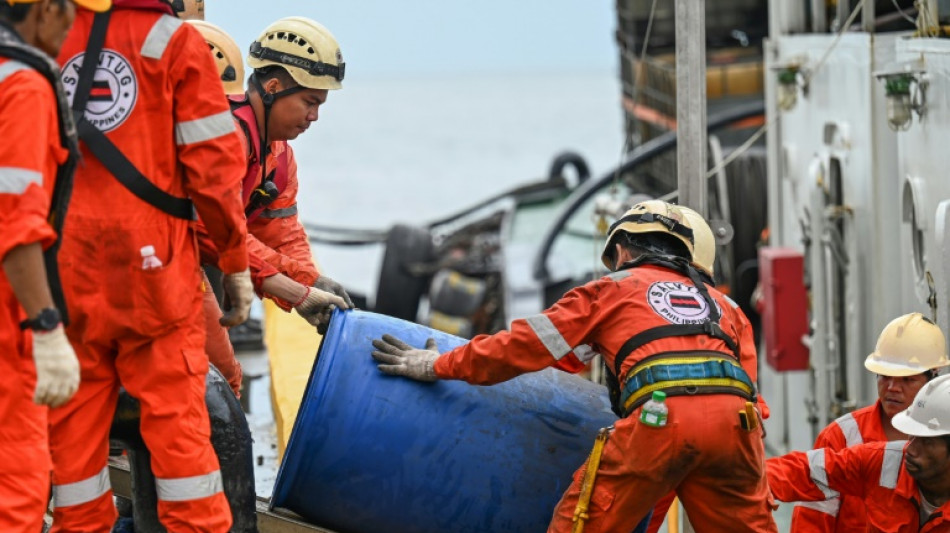 Philippines: du fioul s'échappe du pétrolier naufragé au large de Manille