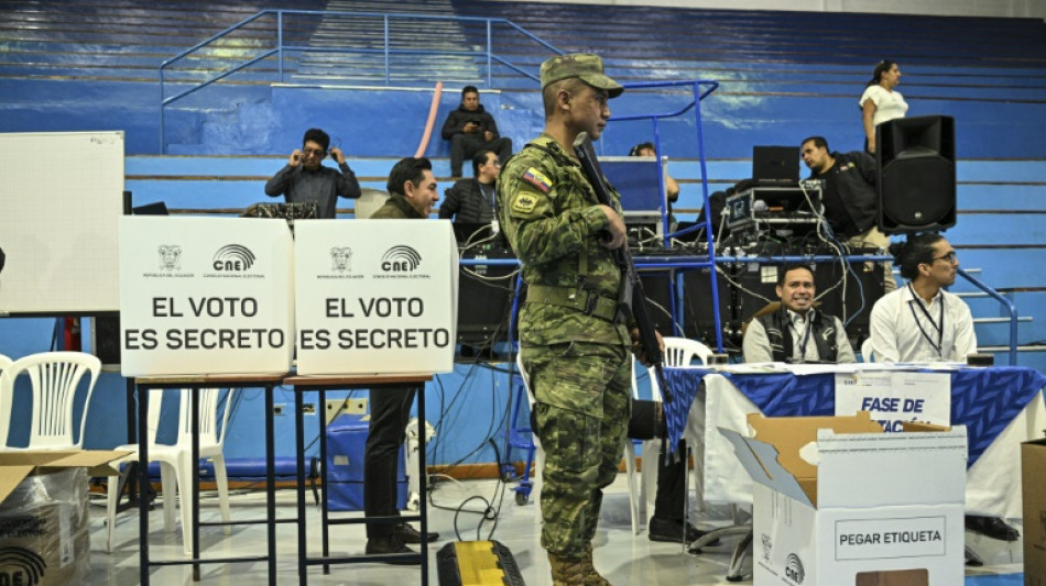 Assassinato de Villavicencio beneficia candidatos linha-dura no Equador