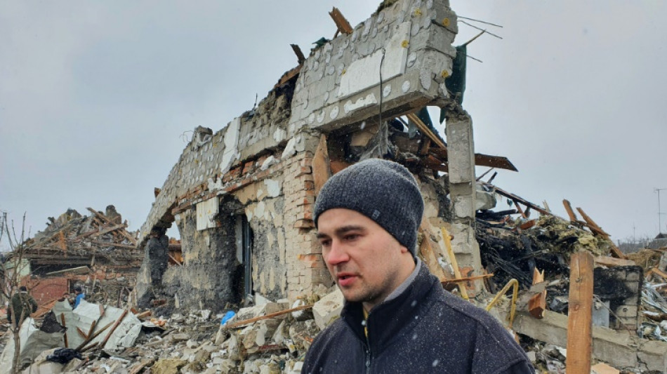 Bajo las bombas en Ucrania, Oleg llora a su mujer y desea el "infierno" para Putin