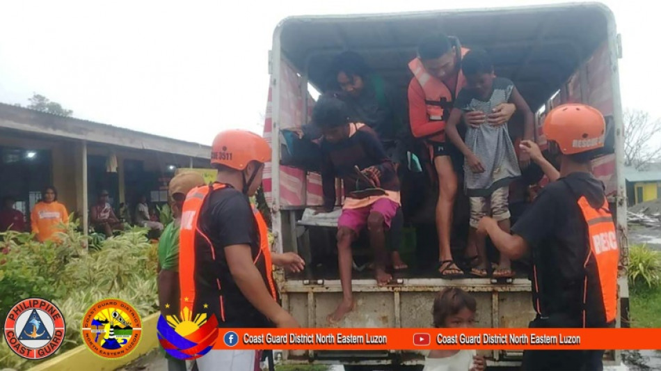 Thousands flee as Typhoon Usagi hits north Philippines