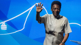 Pele to stay in hospital due to urinary tract infection