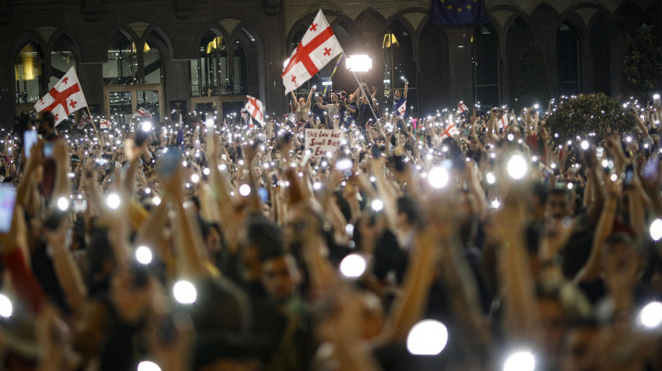 Georgia, in piazza per protestare anche ex ministro Petriashvili