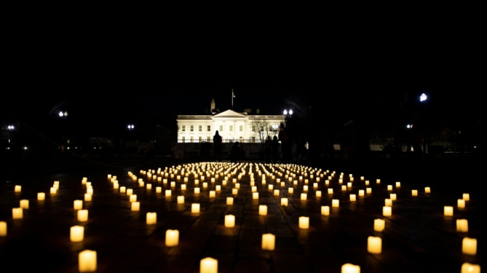 Bientôt un million de morts du Covid aux Etats-Unis, New York veut tourner la page