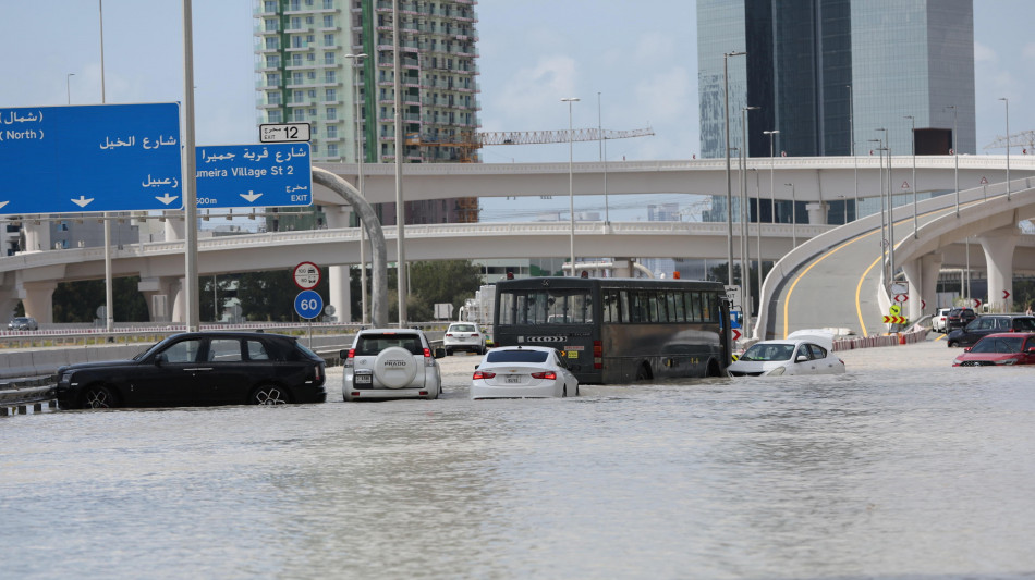 Riprendono voli a Dubai dopo allagamento dovuto a piogge record