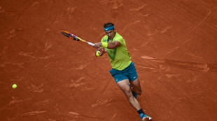 Nadal, entre la lucha contra el dolor y el espectro de una operación