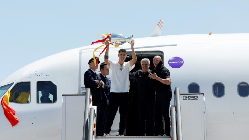 La selección española llega a Madrid para recibir el homenaje de la afición