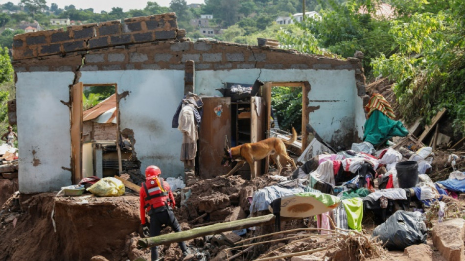 Barro y desaparecidos en Sudáfrica tras las inundaciones