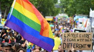 Paris prend des couleurs arc-en-ciel avec la marche des Fiertés LGBT+