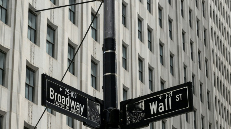 Wall Street termine en baisse, humeur sombre avant un indicateur d'inflation mercredi