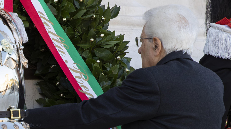 Unità d'Italia: Mattarella depone una corona al Milite Ignoto