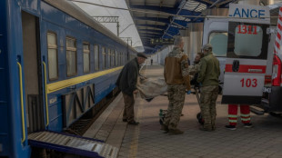 En Ukraine, à bord d'un train secret pour évacuer les soldats blessés