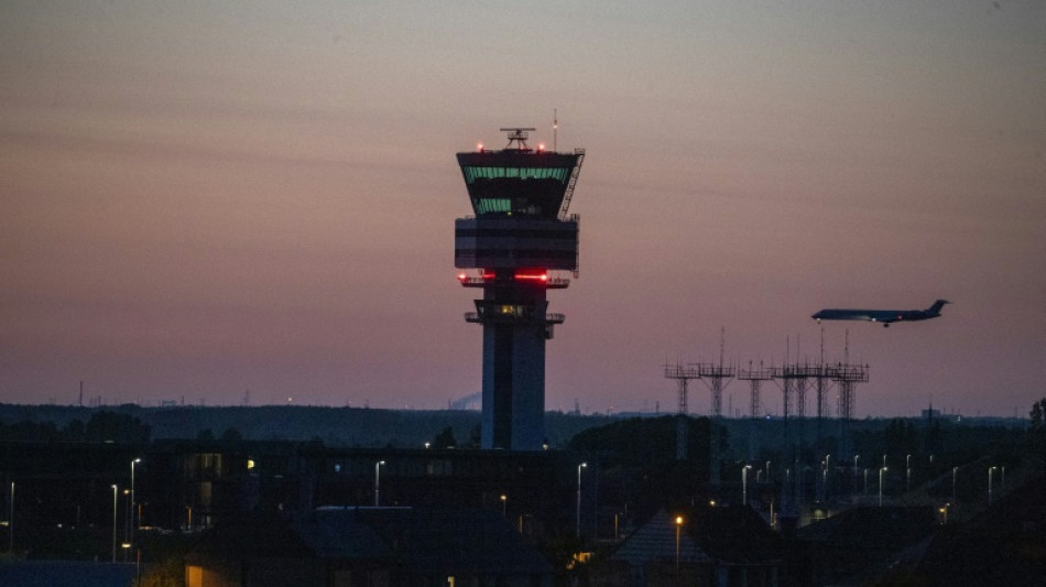 Los dos mayores aeropuertos belgas cancelan todos los despegues previstos para el martes