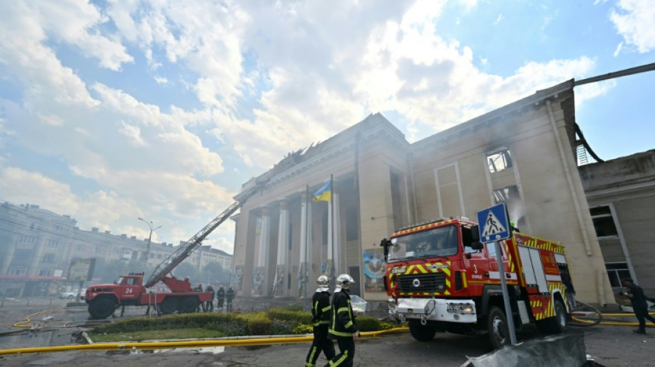 Al menos 23 muertos en un ataque ruso en el centro de Ucrania y Zelenski reclama un "tribunal especial"
