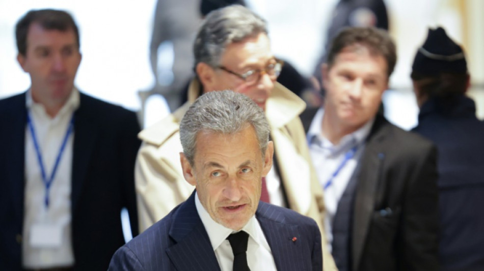 Soupçons de financement libyen: premières escarmouches à l'ouverture du procès de Sarkozy