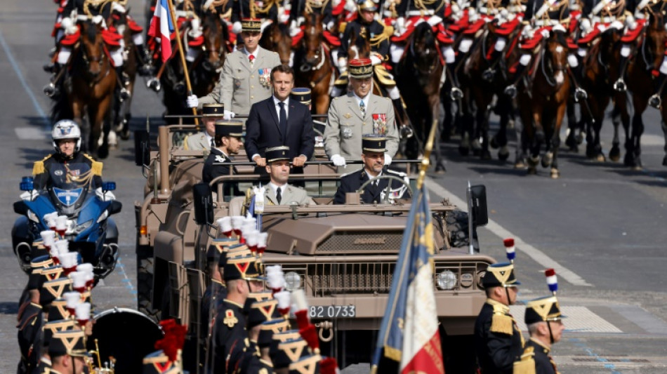 Frankreich begeht Nationalfeiertag mit traditioneller Militärparade