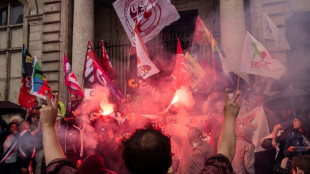 Législatives: des dizaines de milliers d'antis-RN attendus dans la rue, crise à LFI