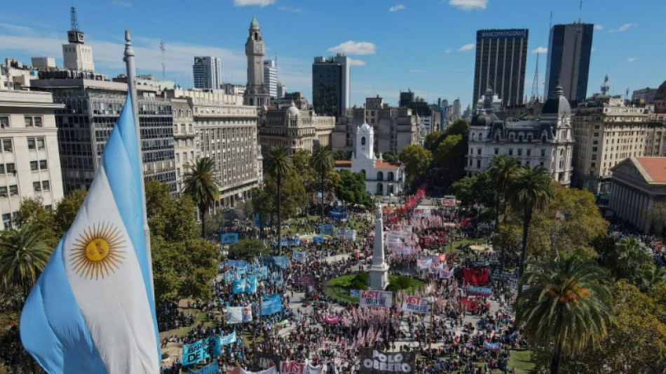 Multitudinario reclamo al gobierno argentino por mayor asistencia social