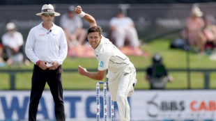 New Zealand include Boult as they bat against England