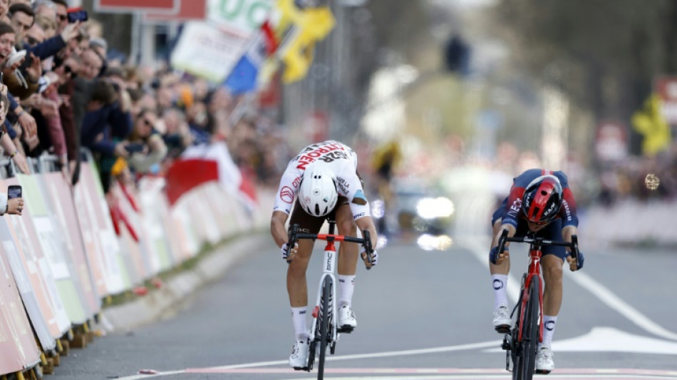 Kwiatkowski wins Amstel Gold classic in photo finish