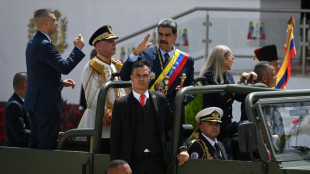 Maduro defende sua posição como chefe das Forças Armadas, cortejadas pela oposição