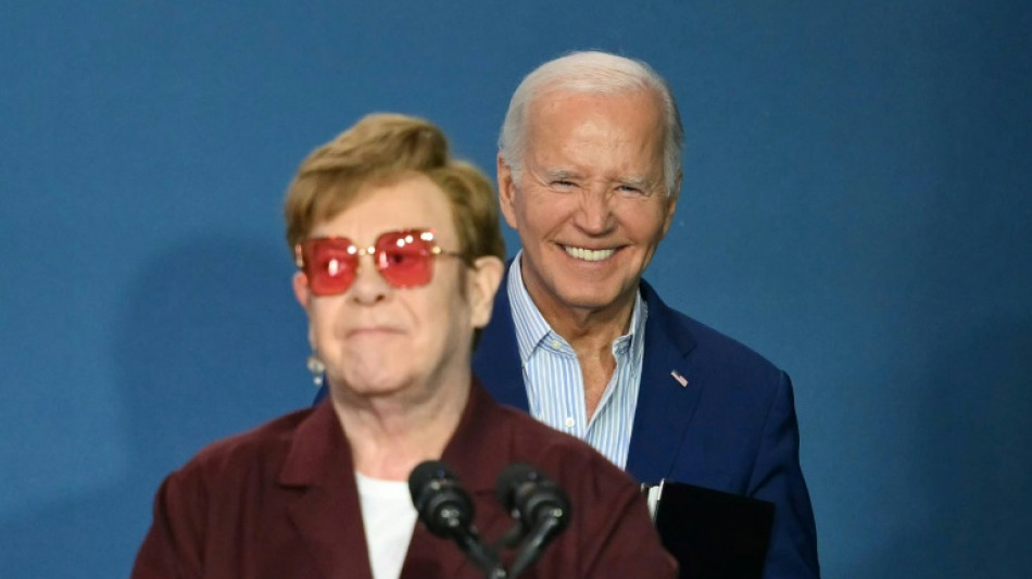 Biden aparece com Elton John para comemorar marco na luta LGBTQIAPN+