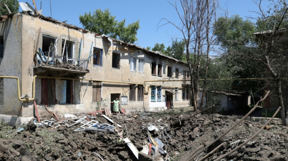 Ukraine: six morts dans une frappe russe dans l'est, l'UE veut renforcer les sanctions contre Moscou