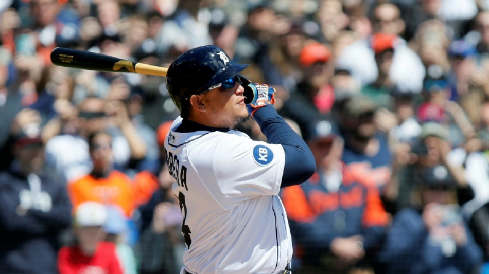 Cabrera bags 3,000th MLB hit