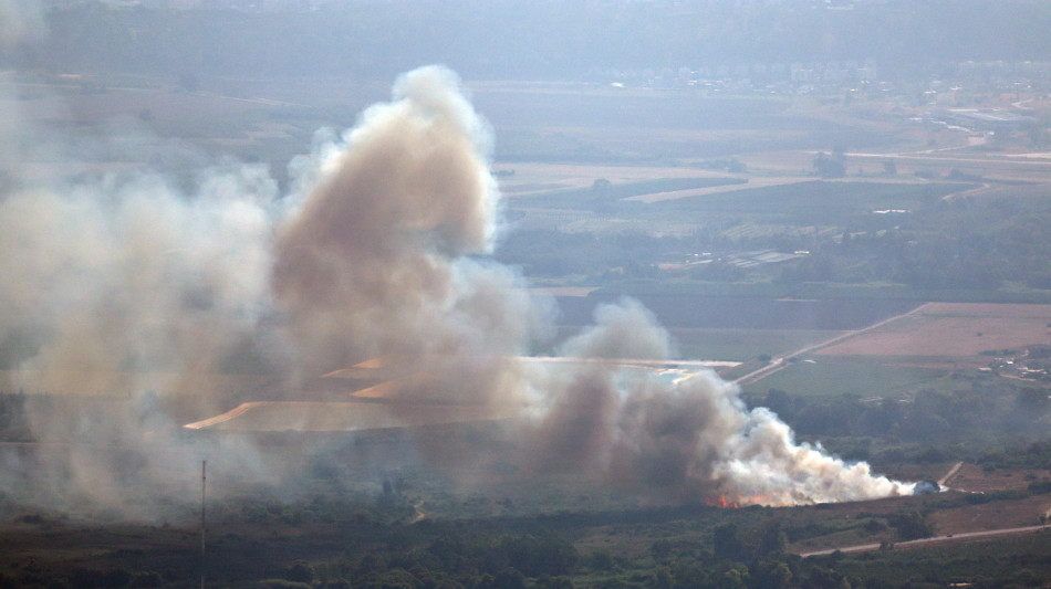 Israele attacca siti Hezbollah in Libano a 80 km dal confine