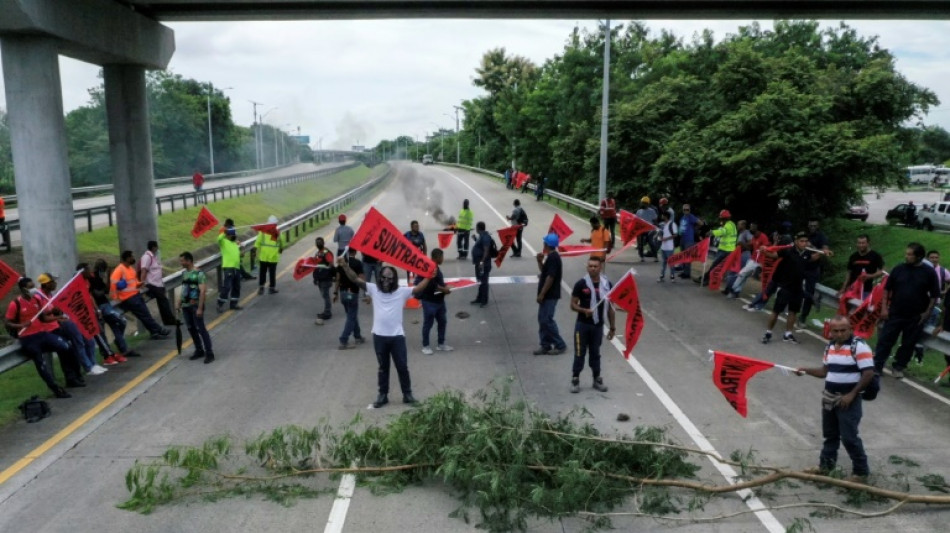Fresh roadblocks as Panama protesters reject deal