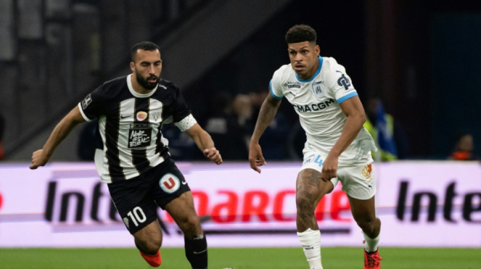 Olympique de Marselha tropeça com Angers (1-1) na abertura da rodada do Francês