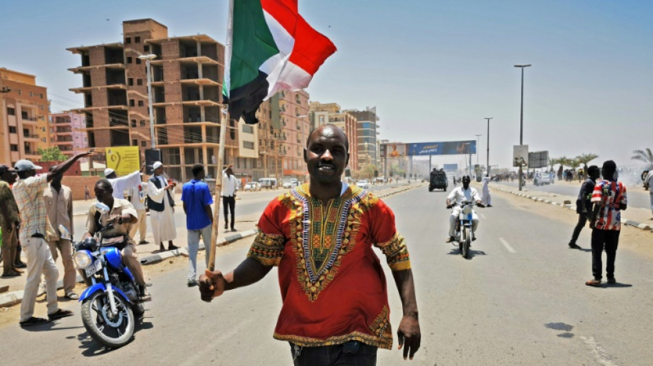 Miles de personas protestan en Sudán tras enfrentamientos mortales por la tierra