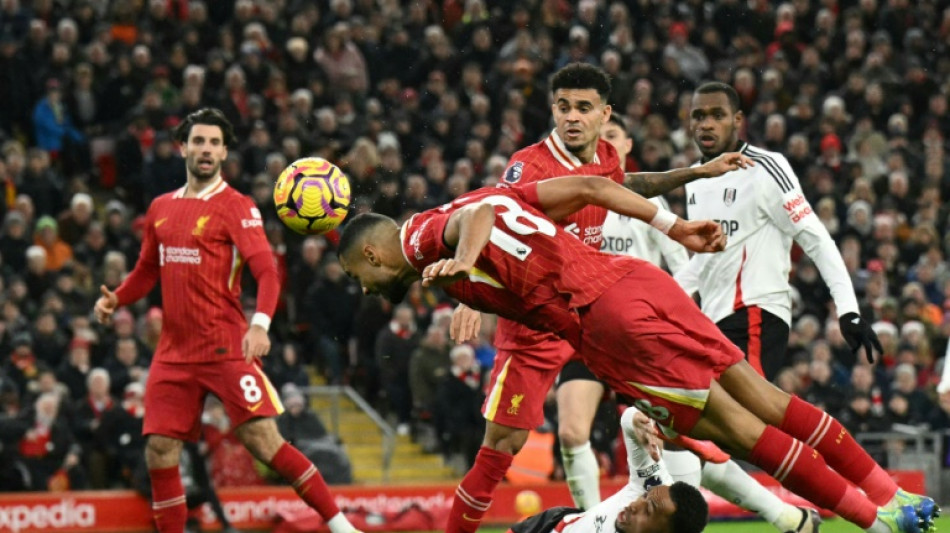 Angleterre: Liverpool résiste à dix, Arsenal cale contre Everton