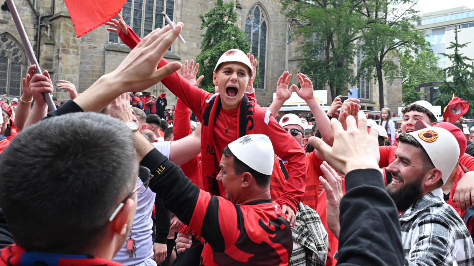 Euro 24: fermati 50 tifosi italiani con coltelli e bombe carta