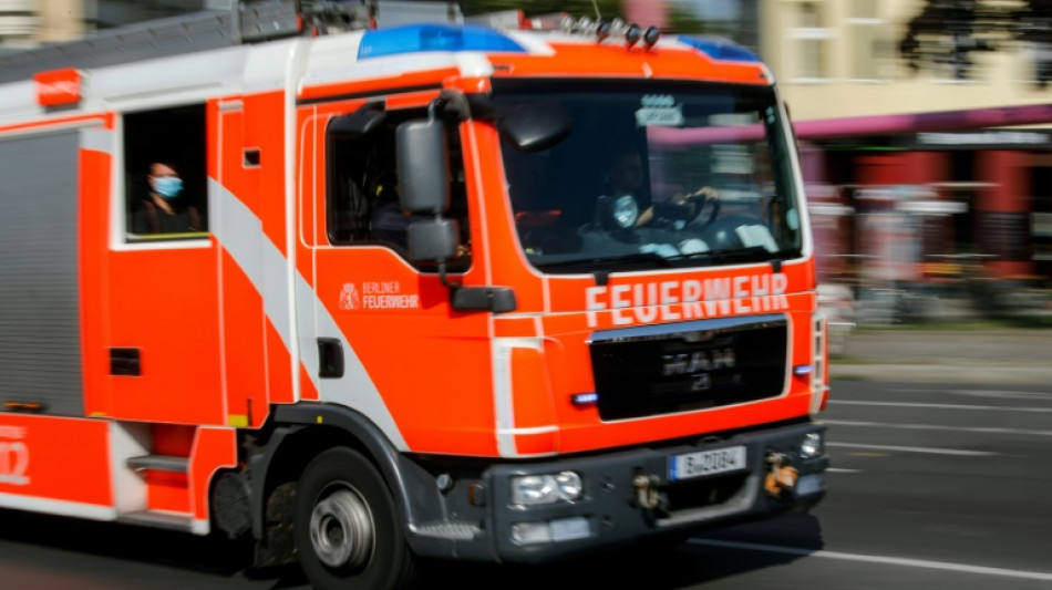 Hartnäckiges Feuer auf Frachter in Bremerhaven hält Einsatzkräfte weiter in Atem