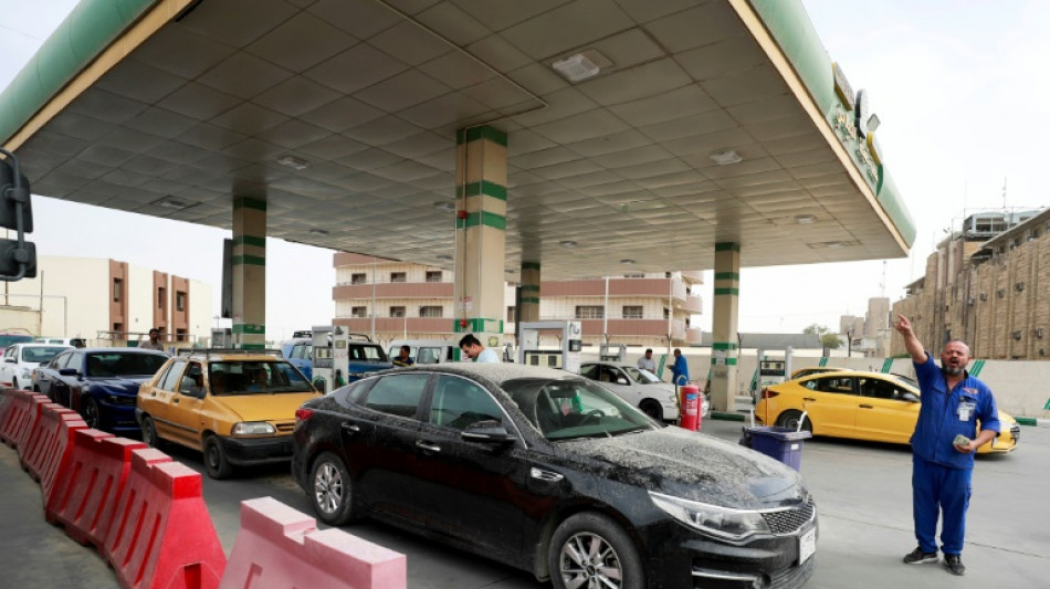 Iraqis queue for fuel as stations protest government