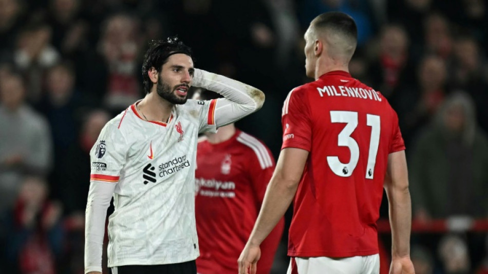 Liverpool bid to end title wobble, troubled Spurs face Everton battle