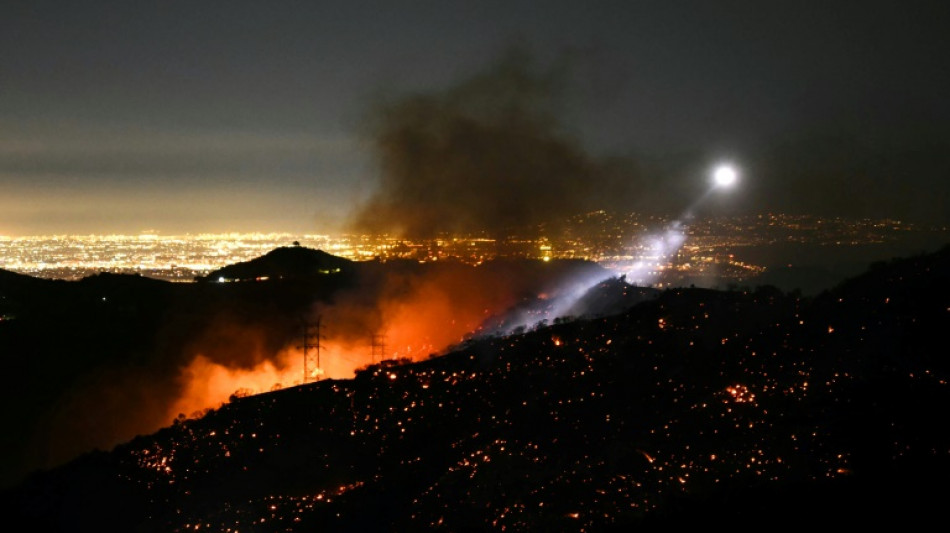 Sobe para 24 o número de mortos nos incêndios em Los Angeles com ventos ainda mais perigosos