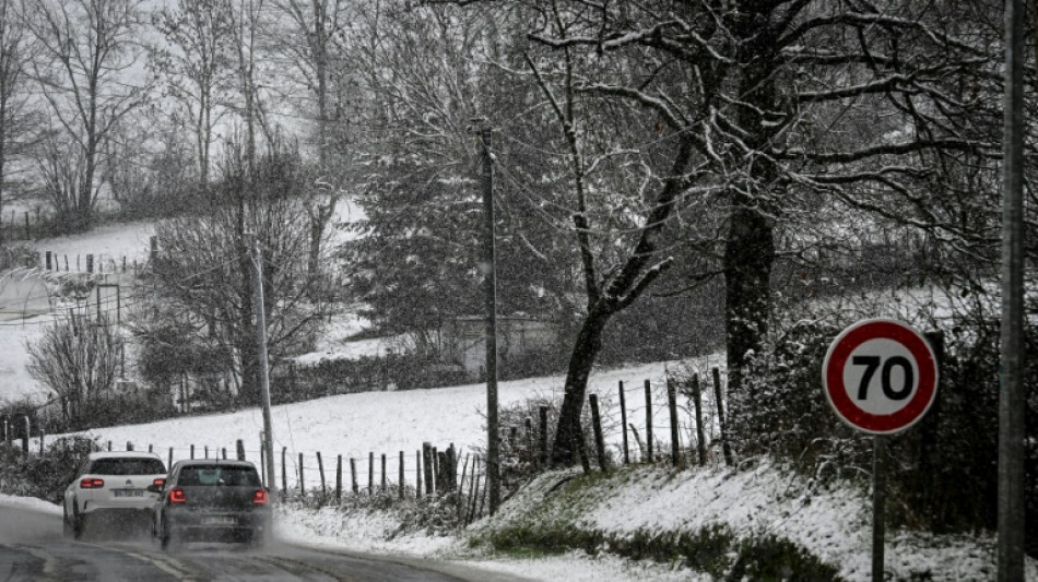 Neige, verglas et vent: 49 départements en vigilance orange jeudi