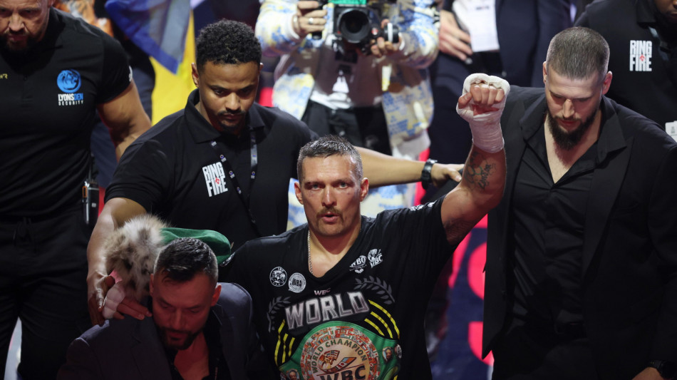 Usyk sempre più simbolo Ucraina, impugna sciabola Mazepa