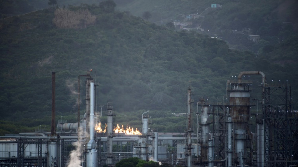 La producción petrolera de Venezuela, estancada en 700.000 barriles diarios