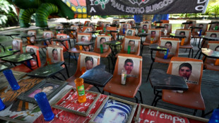 Familiares de 43 estudiantes desaparecidos en México exigen la verdad a la próxima presidenta
