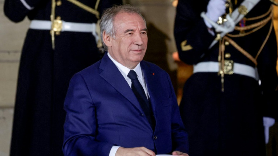 Bayrou entame ses consultations à Matignon et affronte déjà une crise à Mayotte