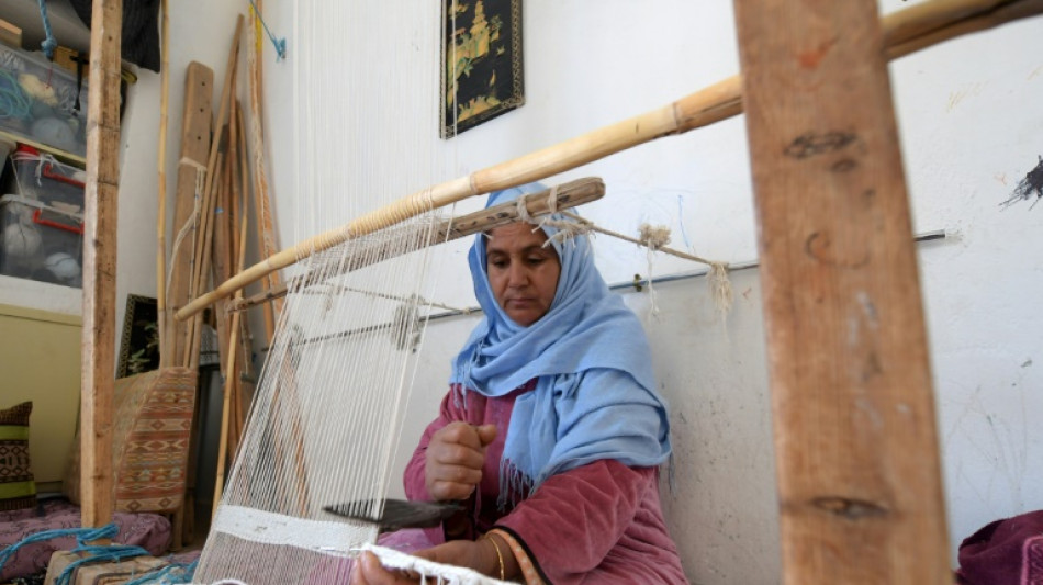 Tunisian weavers turn rags into eco-friendly rugs