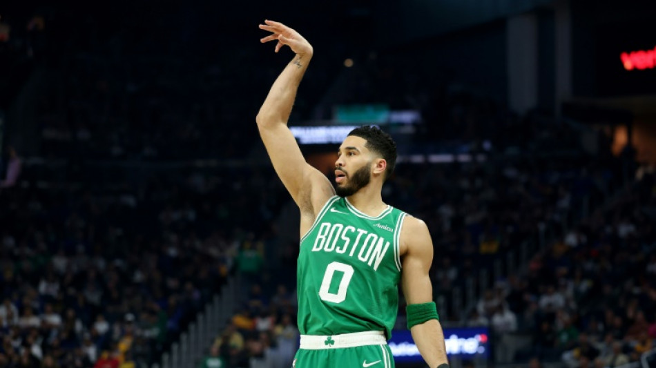 NBA: Boston accable Golden State, les Cavs plombent les Suns