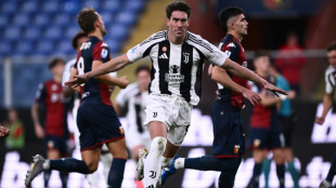 Juventus vence Genoa e dorme na liderança do Italiano; Inter bate Udinese