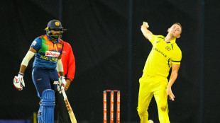 Openers power Australia to thumping win over Sri Lanka in first T20