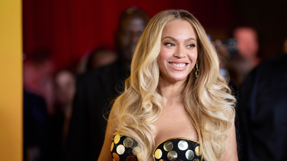 Da Beyoncé 2,5 milioni di dollari per vittime incendi