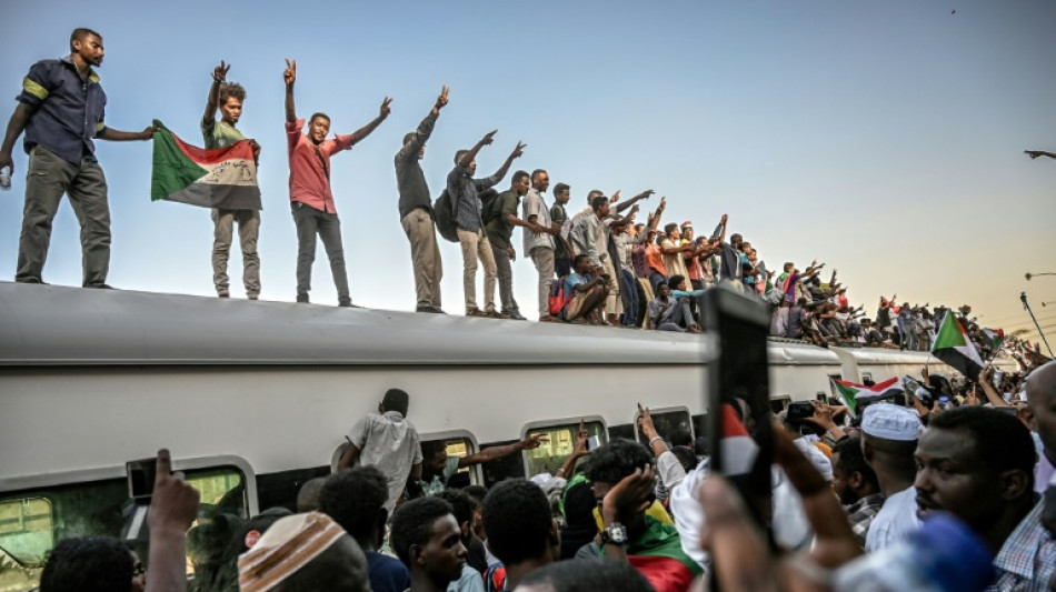 Manifestantes sudaneses planean protestas masivas contra los militares