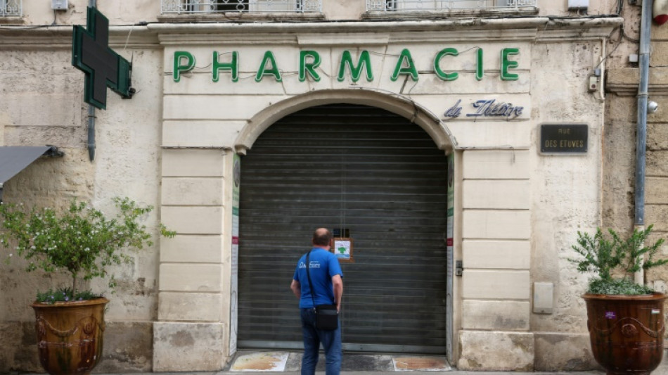 Grève massive des pharmacies en France, des milliers de manifestants dans la rue