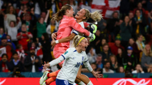 Inglaterra vence Nigéria nos pênaltis e vai às quartas da Copa feminina